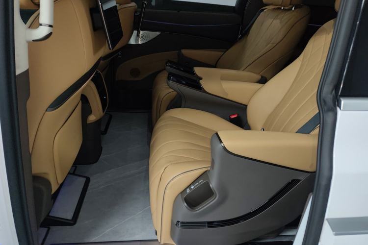 Used Denza D9 2022 DM-i 970 Four-Wheel Drive Flagship Model Left Rear Seat