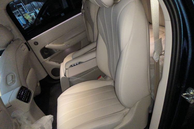 Used Hima AITO M8 2025 Extended-Range Ultra Version 53.4 kWh 6-Seater Edition Left Rear Seat