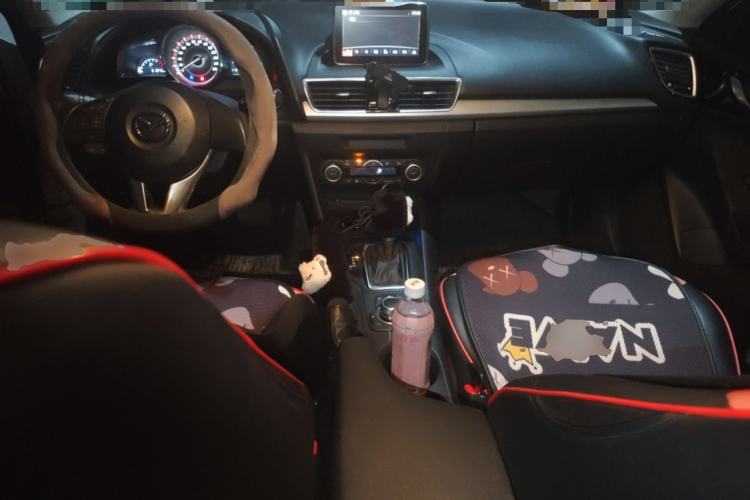 Used Mazda 3 Axela 2014 Hatchback 1.5L Automatic Luxury Model Center Console