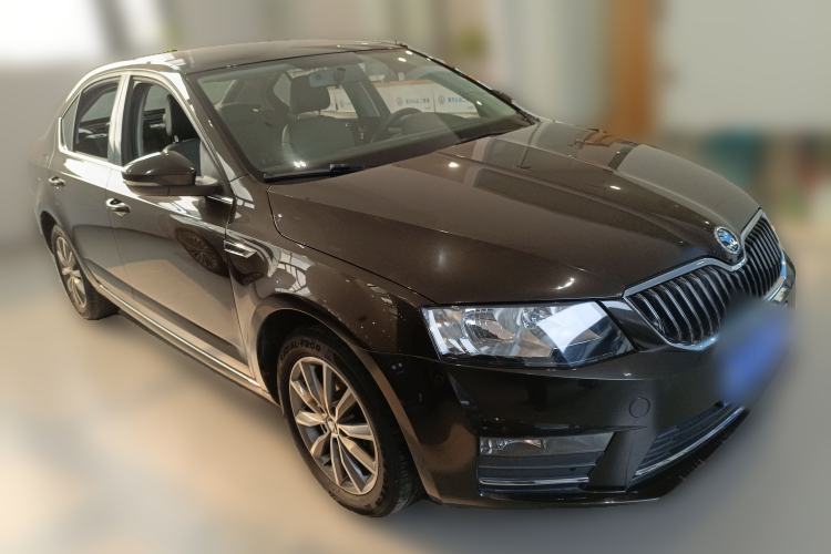 Used Skoda Octavia 2017 1.6L Automatic Chuanxing Edition Front Right 45 Deg