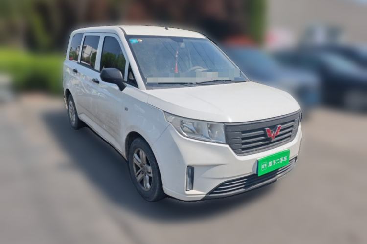 Used Wuling Hongguang PLUS 2019 1.5T Manual Standard Version 7 Seats Front Right 45 Deg
