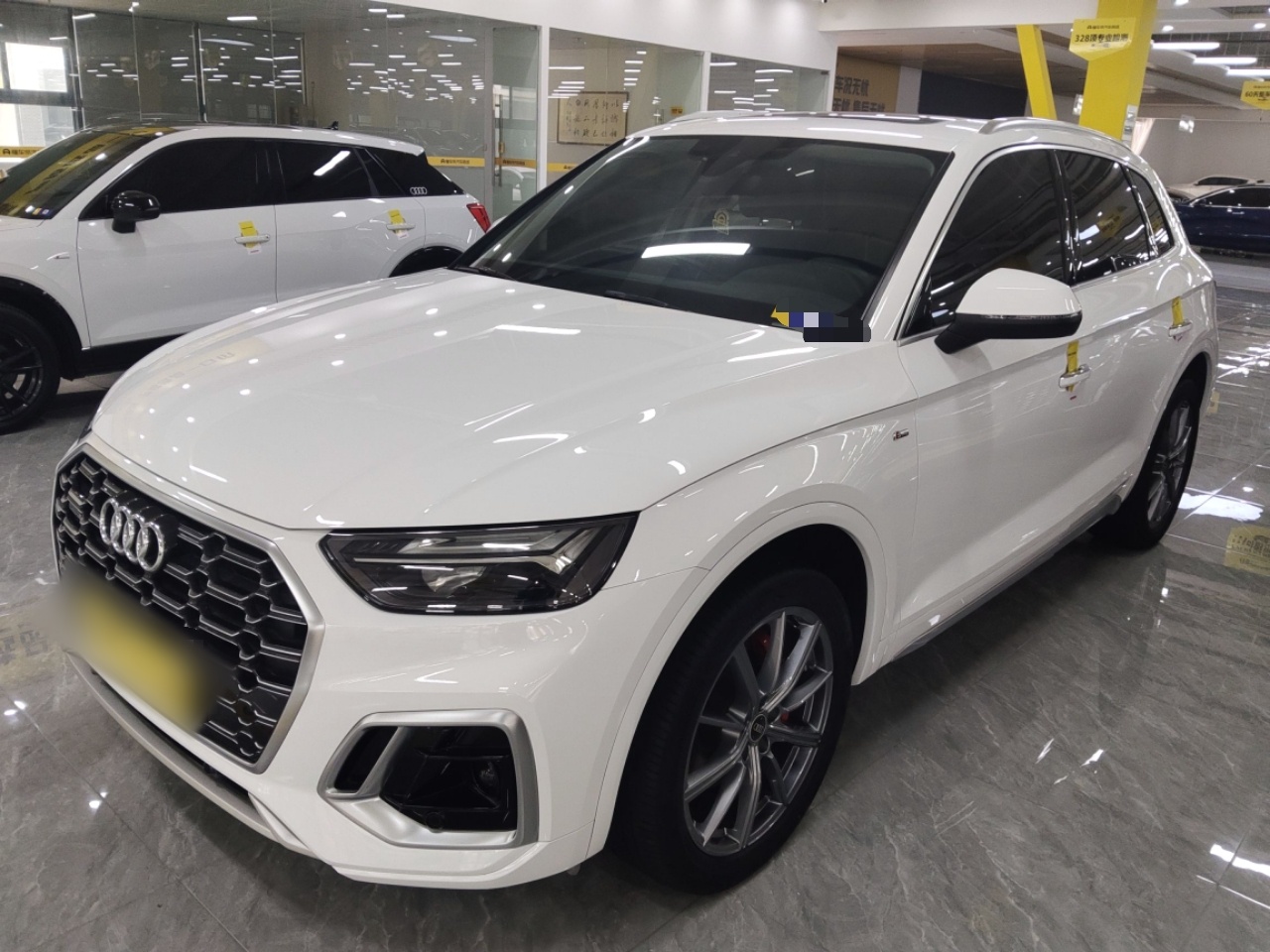 Под передней частью автомобиля