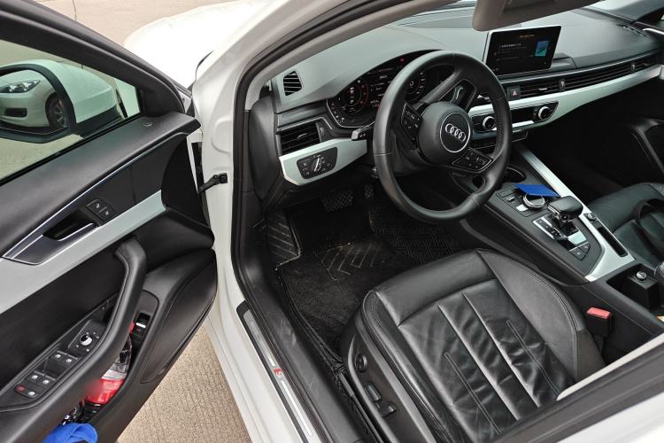 Used Audi A4L 2019 40 TFSI Fashion Edition China VI Emission Standard Driver Seat