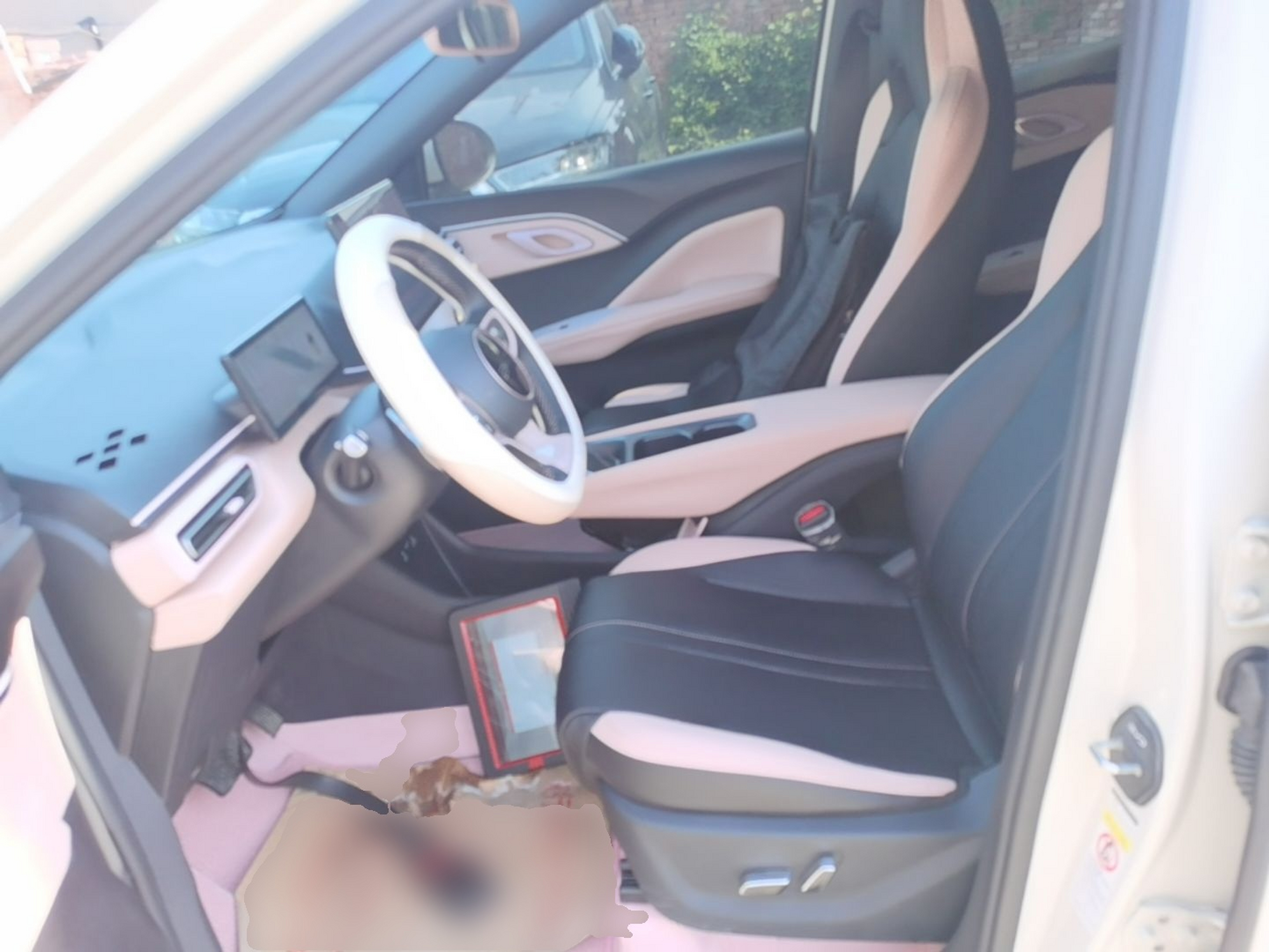 المقاعد الأمامية داخل السيارة