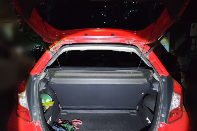 Used Honda Fit 2016 1.5L SE CVT Fashion Model Trunk