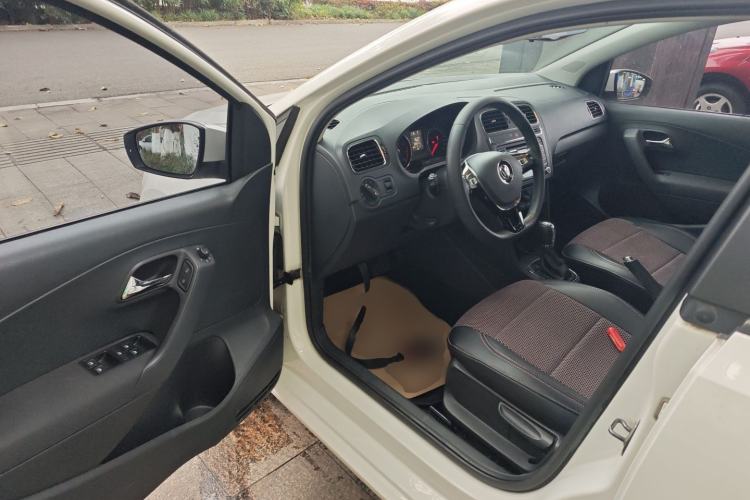 Used Volkswagen Polo 2016 1.6L Automatic Comfort Model
