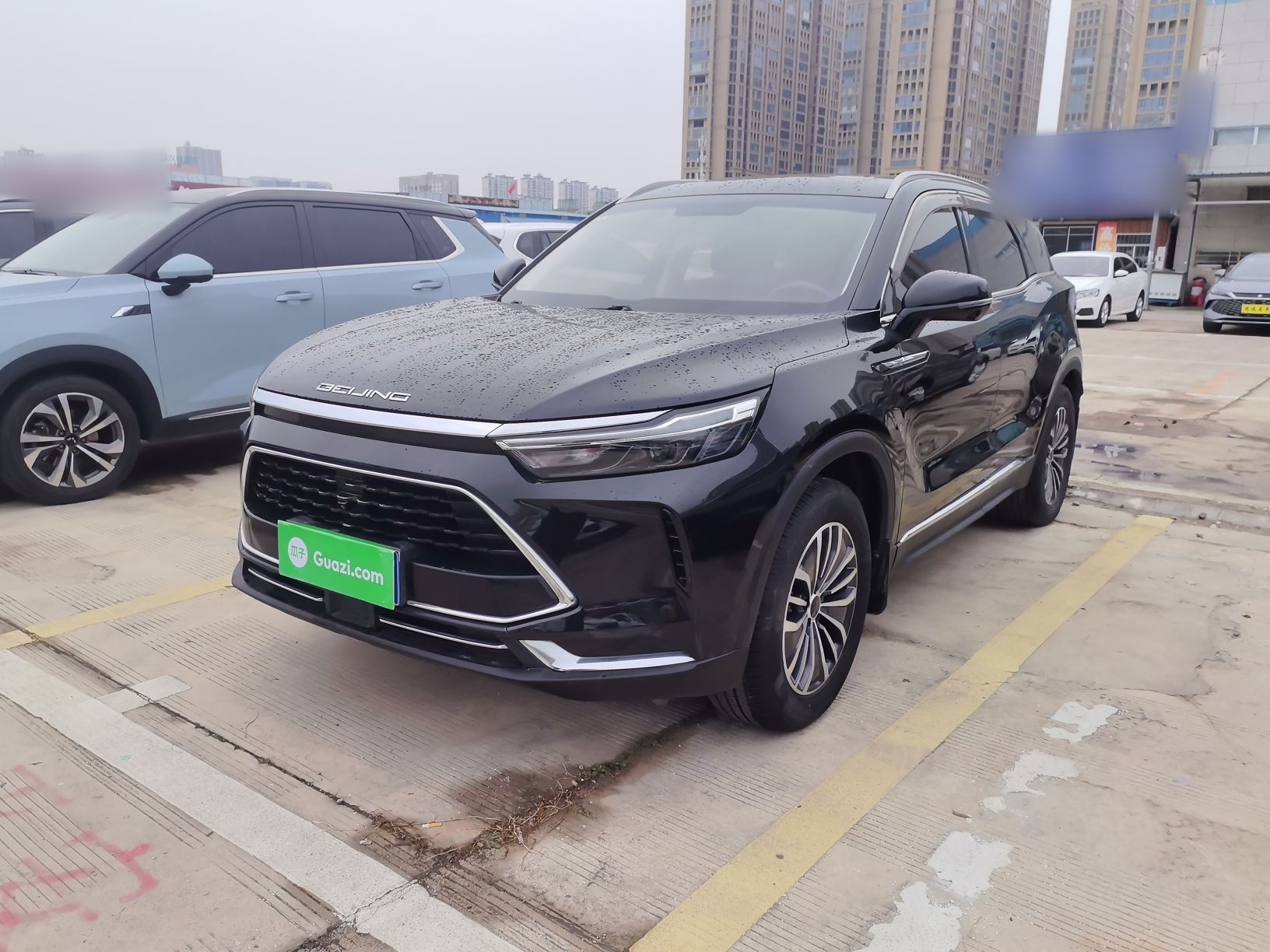 Под передней частью автомобиля