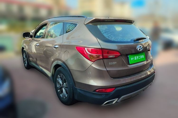 Used Hyundai Santa Fe 2015 2.4L Automatic Two-Wheel Drive Smart Version 5 Seats