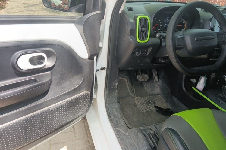 Used Roewe Clever 2021 302 km New Four-Seater Super-Efficient Version
