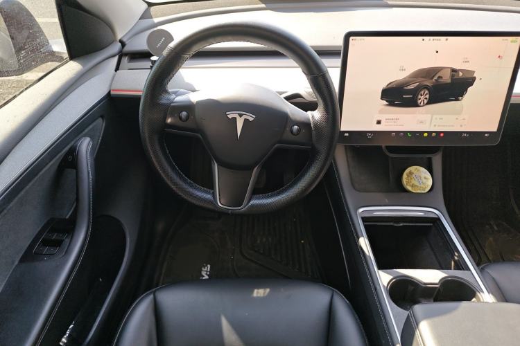 Used Tesla Model Y 2023 Long-Range All-Wheel-Drive Version
