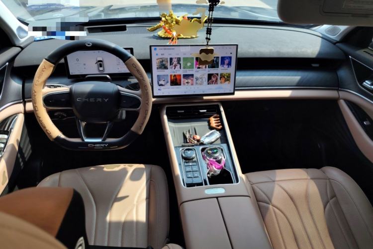 Used Chery Tiggo 8 L 2024 2.0T Two-Wheel Drive Prestige Version 5 Seats Center Console