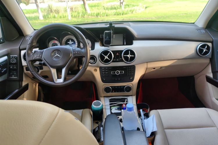 Used Mercedes-Benz GLK-Class 2013 GLK 300 4MATIC Dynamic Sunroof Model Center Console