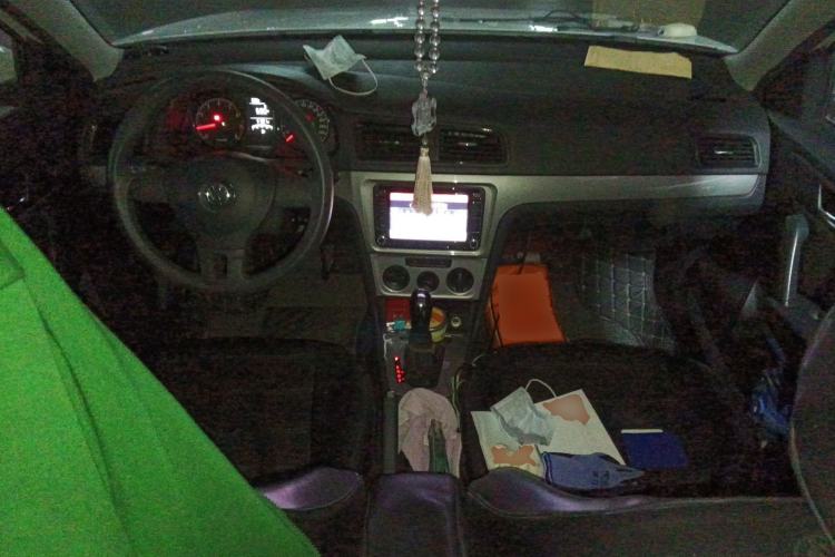 Used Volkswagen Gran Lavida 2013 1.6L Automatic Fashion Model Center Console