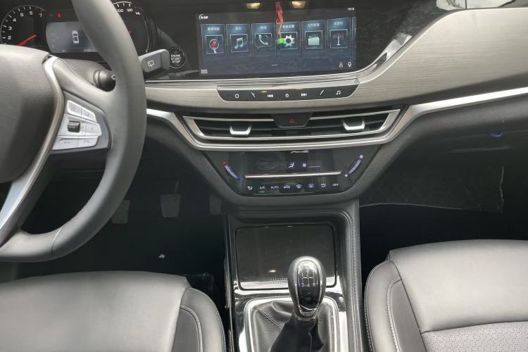 Used CHANGAN CS35PLUS 2021 Honor Million Edition 1.6L Manual Luxury Model Interior 4