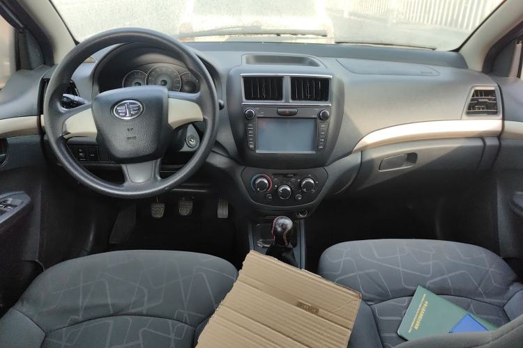 Used FAW Weizhi V5 2013 1.5L Manual Entry-Level Model China IV Standard
