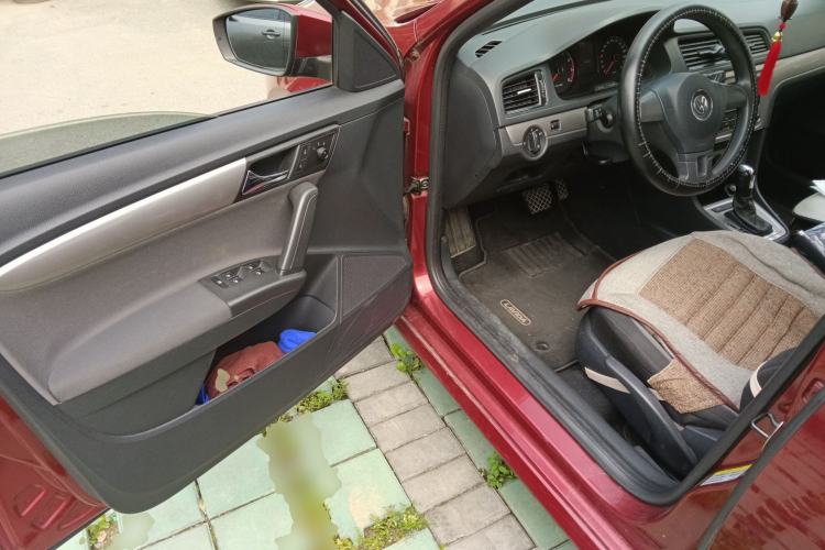 Used Volkswagen Gran Lavida 2013 1.6L Automatic Fashion Model