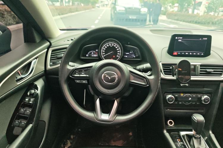 Used Mazda 3 Axela 2017 Sedan 1.5L Automatic Luxury Model Emission Standard China V Steering Wheel