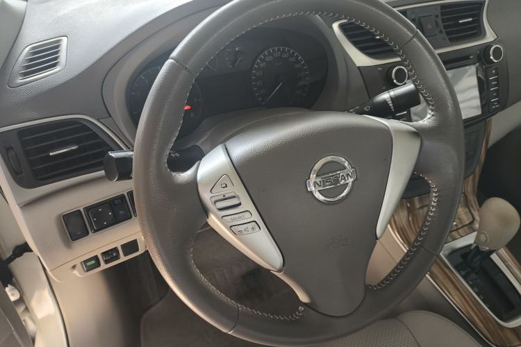 Used Nissan Sylphy 2014 1.6XV CVT Deluxe Edition Interior 3