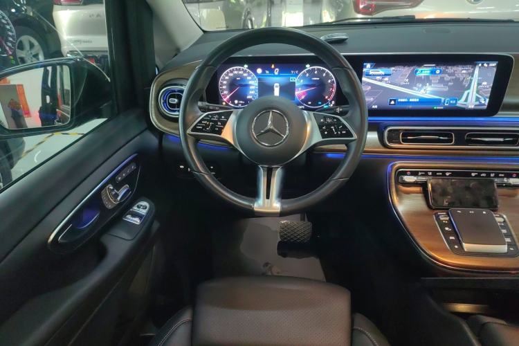 Used Mercedes-Benz V-Class 2024 V 300 Pilot Edition