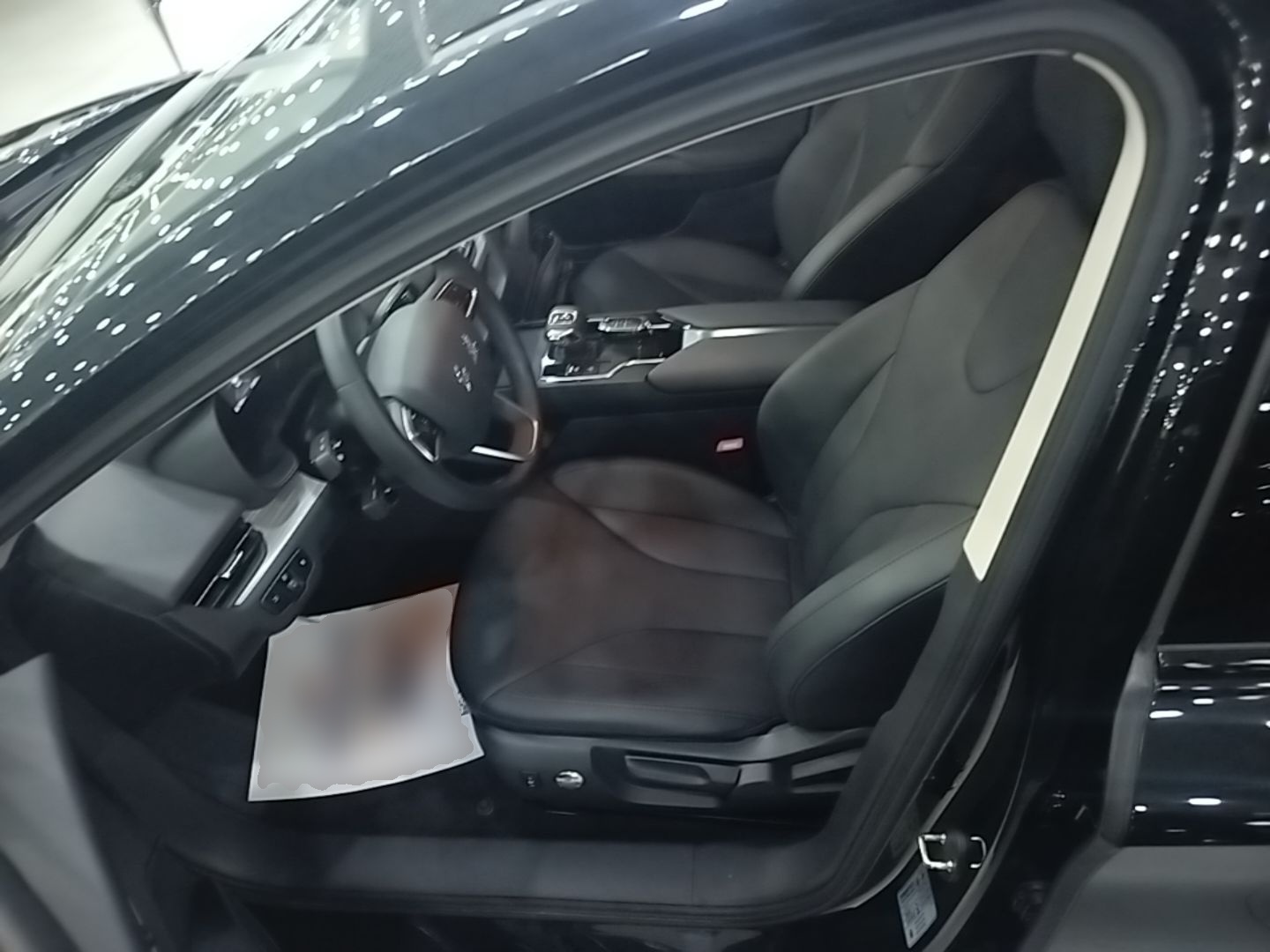 Hongqi E-QM5 2024 610 km PLUS — снимка 18