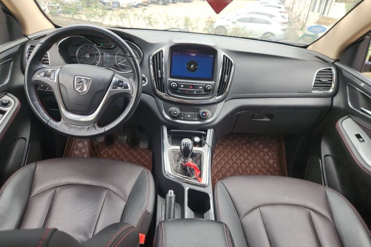 Used Baojun 560 2015 1.8L manual luxury version
