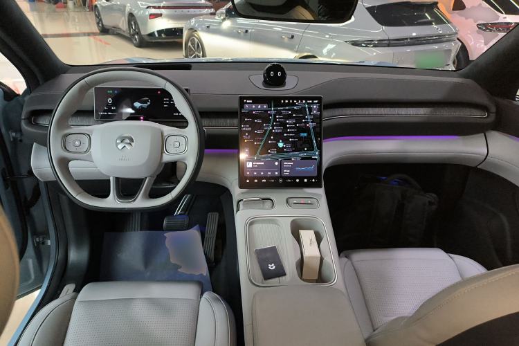 Used Nio ES6 2023 75 kWh Center Console