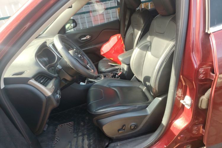 Used Jeep Cherokee 2016 2.4L Leading Edition Left Front Seat