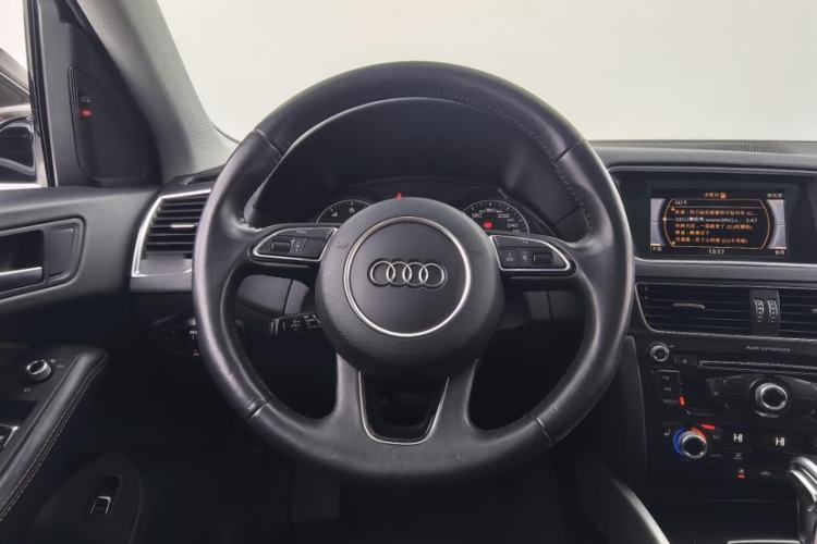 Used Audi Q5 2017 Plus 40 TFSI Technology Model