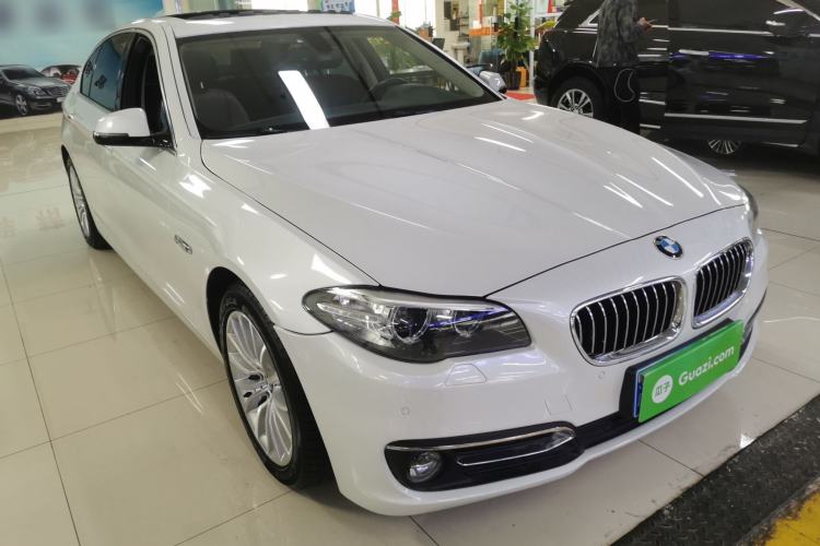 Used BMW 5 Series 2017 525Li Luxury Design Package Front Right 45 Deg