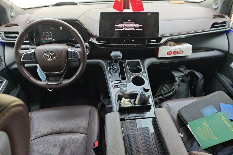 Used Toyota SIENNA 2021 2.5L Hybrid Platinum Edition Center Console