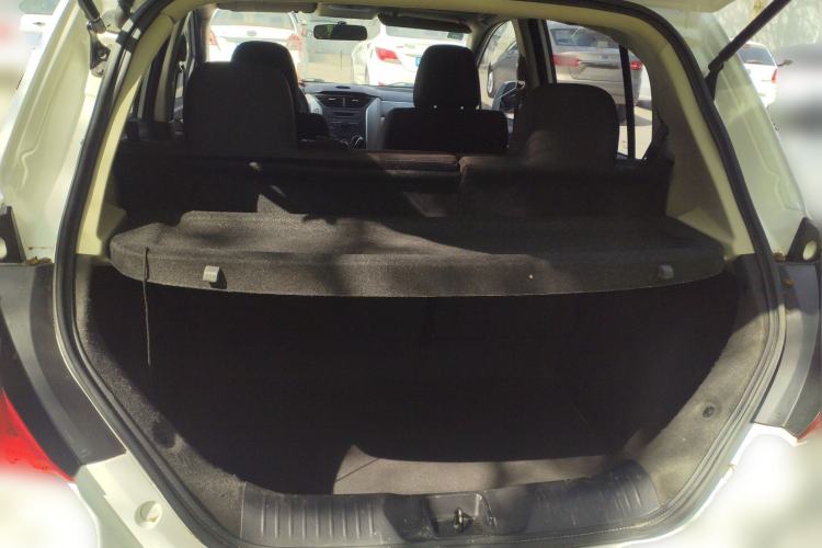 Used Venucia R50 2015 1.6L Manual Fashion Edition Trunk