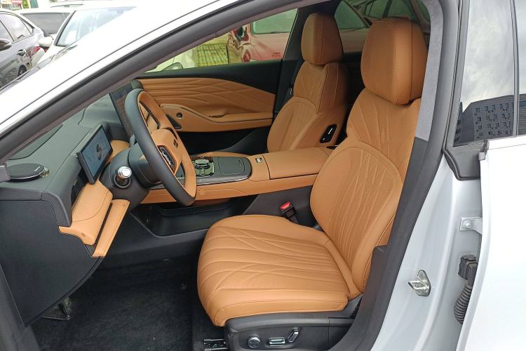 Used Geely Galaxy 8 2025 130km EM-P Starship Edition
