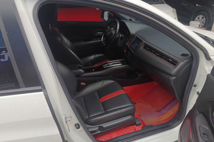 Used Everus VE-1 2021 S Pirelli Edition Right Front Seat