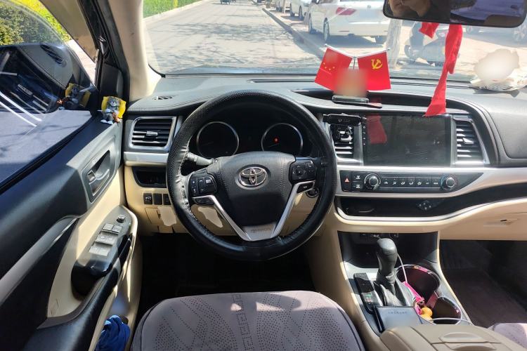 Used Toyota Highlander 2018 2.0T Four-Wheel Drive Elite Edition 7 Seats China VI Standard Steering Wheel