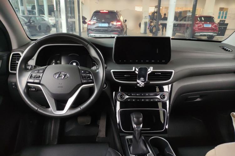 Used Hyundai Tucson 2019 280TGDi Dual-Clutch Two-Wheel Drive Smart Connect Version China VI
