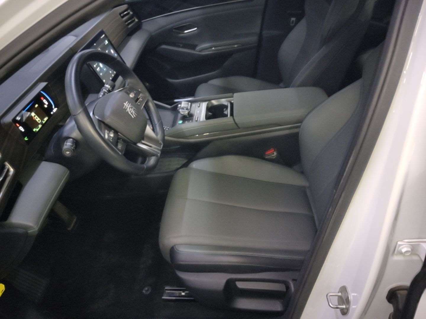 BYD Qin L 2024 DM-i 80KM Leading Model — снимка 17