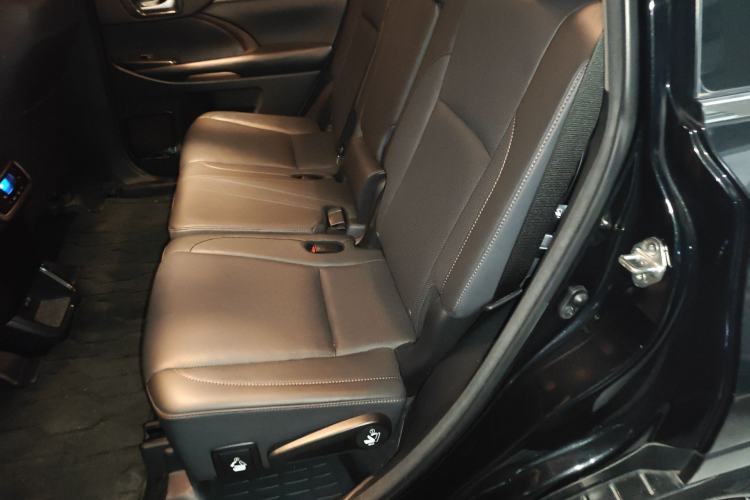 Used Toyota Highlander 2018 2.0T Four-Wheel Drive Prestige Version 7 Seats China V Emission Standard Left Rear Seat