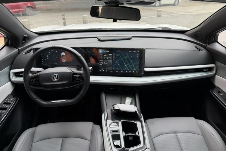 Used CHANGAN UNI-T 2023 Second-Generation 1.5T Prestige Model Interior 1