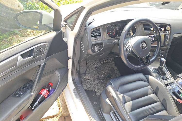 Used Volkswagen Golf 2015 1.4TSI Automatic Luxury Model
