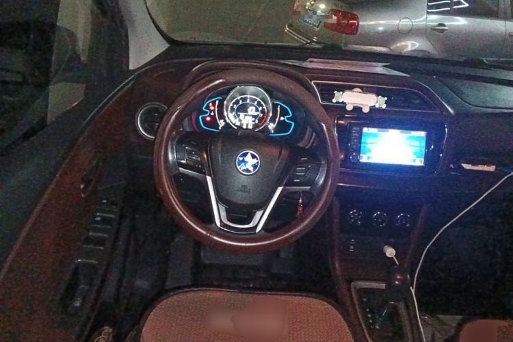 Used Venucia M50V 2017 1.6L XL CVT Luxury Edition