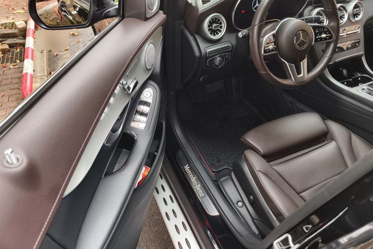 Used Mercedes-Benz GLC 2022 Facelifted GLC 260 L 4MATIC Dynamic Edition Driver Seat