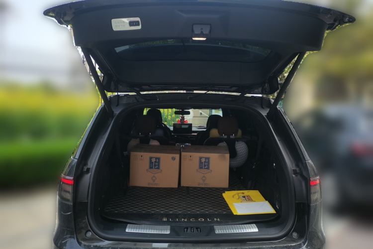 Used Lincoln Aviator 2020 3.0T V6 All-Wheel Drive Executive Version Trunk