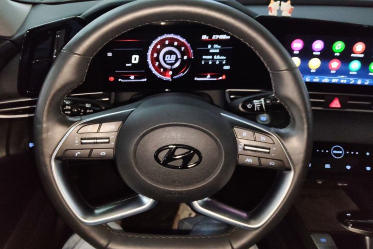 Used Hyundai Elantra 2021 1.5L CVT LUX Prestige Edition Steering Wheel