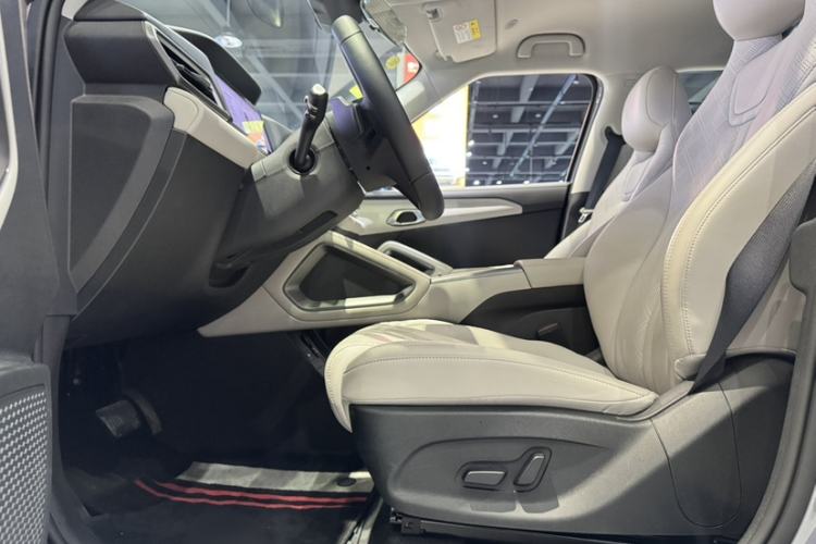 Used BYD Yuan UP 2025 Intelligent Driving Version 401 km Leading Edition