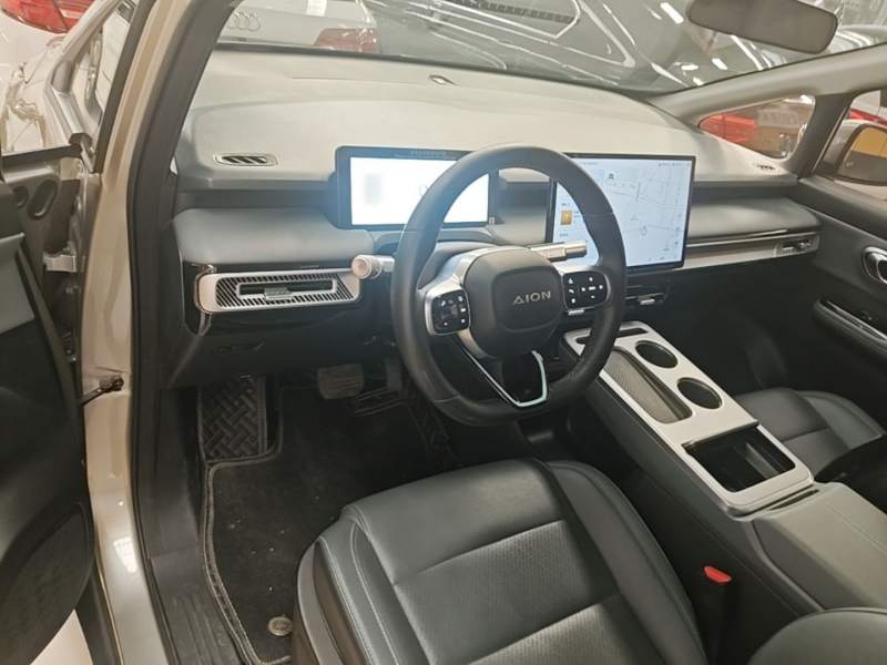 Used AION Y 2023 Younger Star Edition — 9