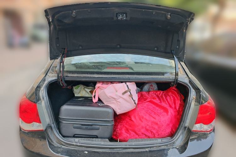 Used Chevrolet Cruze 2013 1.8L SE AT Trunk