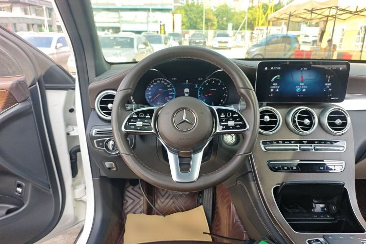 Used Mercedes-Benz GLC 2021 GLC 260 L 4MATIC Luxury Model Steering Wheel
