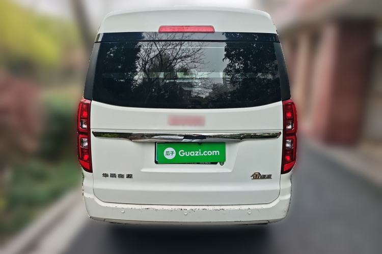 Used Jinbei Gold Hiace 2023 1.5L Passenger Van Travel Lion 5/6/7-Seater with Central Air Conditioning
