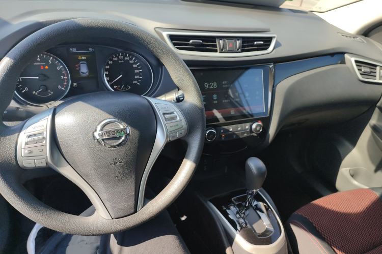 Used Nissan Qashqai 2016 2.0L CVT Elite Edition Center Console