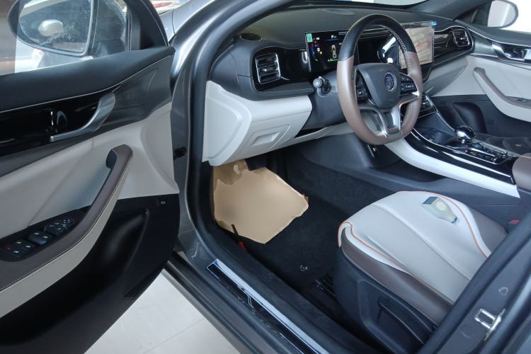 Used BYD Qin PLUS 2024 Honor Edition EV 420KM Leading Model
